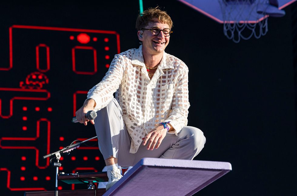 Glass Animals‘ Dave Bayley Is ’A Little Bit Speechless‘ Over ‘Heat Waves’ Hot 100 Record