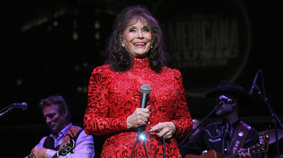 Loretta Lynn Memorial Service to Air on CMT