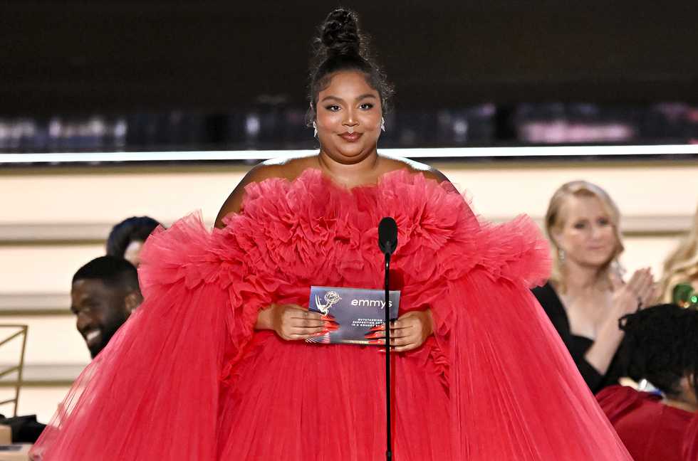 Lizzo & Jennifer Coolidge Say the Emmys Made Them ‘Want A Hot Dog Real Bad’: Watch