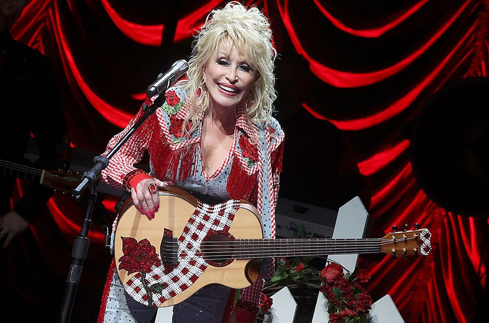 Ohio Gov. Mike DeWine Declares Aug. 9 ‘Dolly Parton Day’