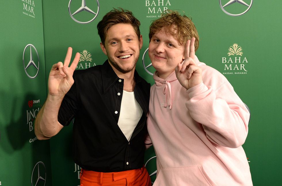 Here’s What Happens When Niall Horan & Lewis Capaldi Start Busking on the Streets of Dublin