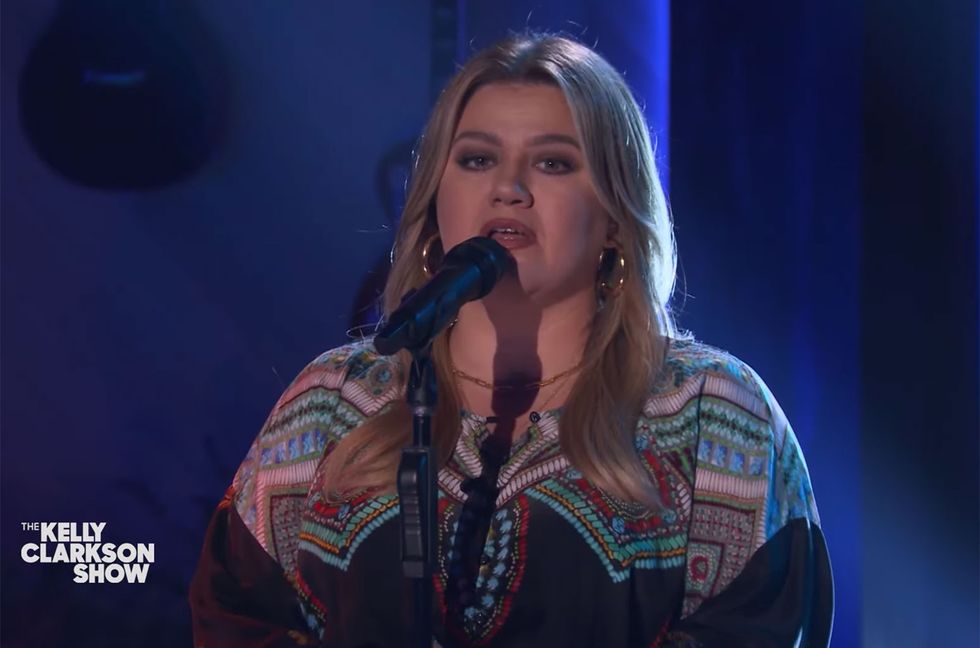 Kelly Clarkson Masterfully Belts George Michael’s ‘Careless Whisper’ on Kellyoke: Watch