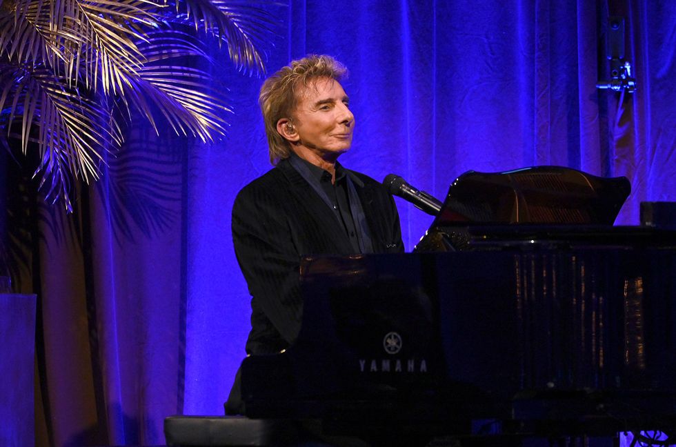 Barry Manilow Says He Has COVID-19 & Has to Miss Opening of His ‘Harmony’ Musical