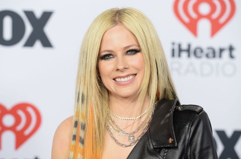 Avril Lavigne Praises ‘Lovely’ Taylor Swift For Flower Arrangement, Says She’s Totally Down For Collab