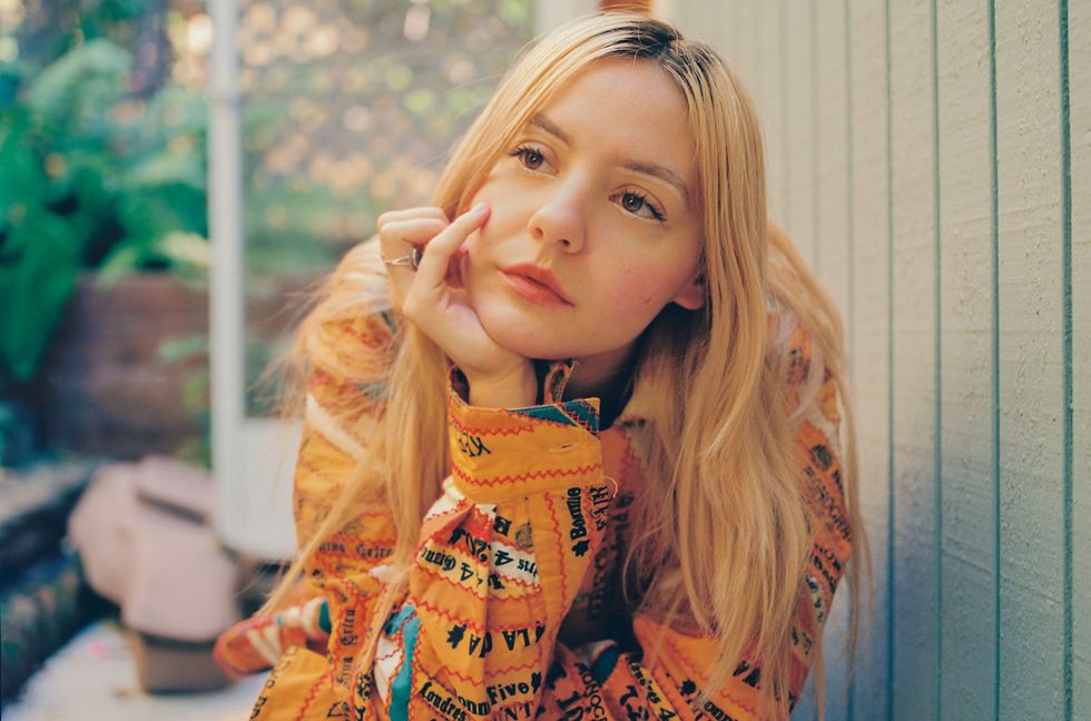 ‘She’s a Fairy’: Meet Dora Jar, the Alt-Pop Newcomer Who Makes Billie Eilish ‘Cry Every Time’