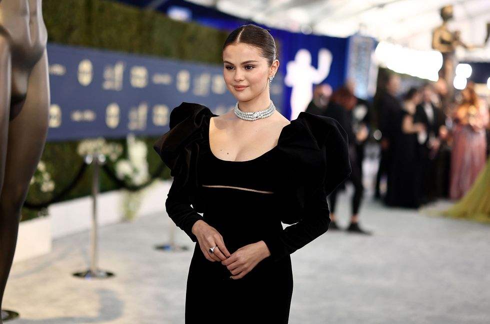 Selena Gomez Stumbles on Red Carpet, Ditches Heels to Present at 2022 SAG Awards