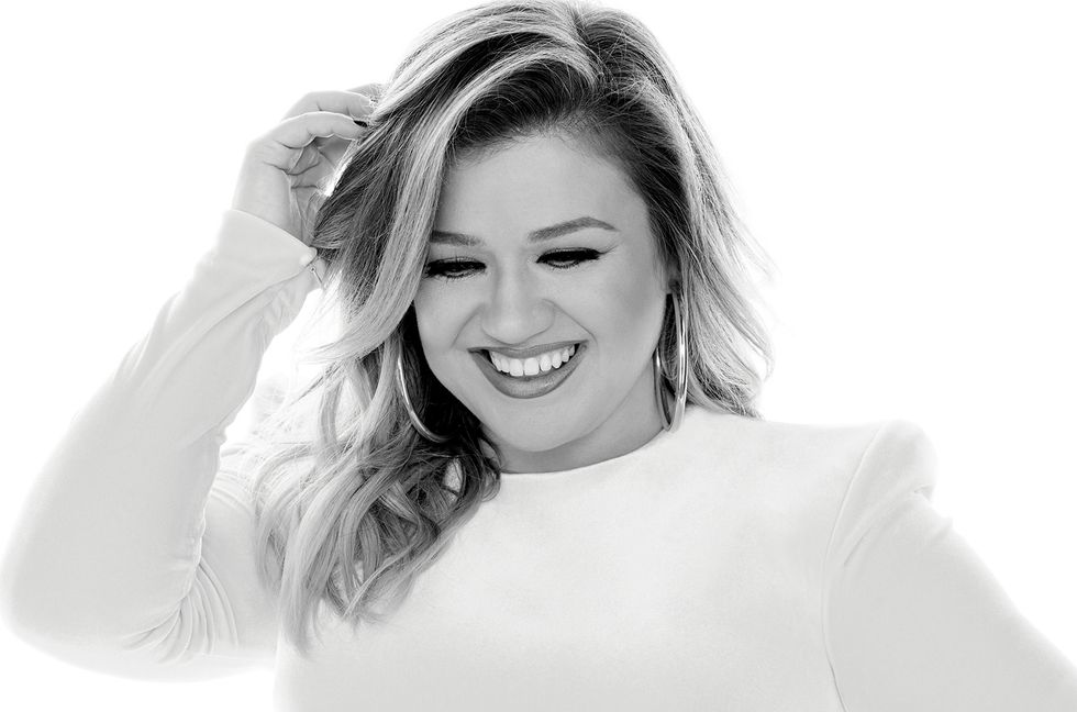 Kelly Clarkson to Sing a Tribute to Dolly Parton on the 2022 ACM Awards