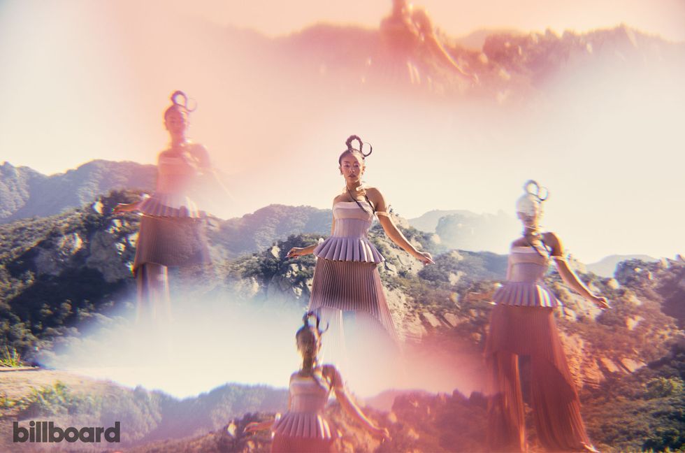 How Doja Cat Juggles Social Media and Superstardom