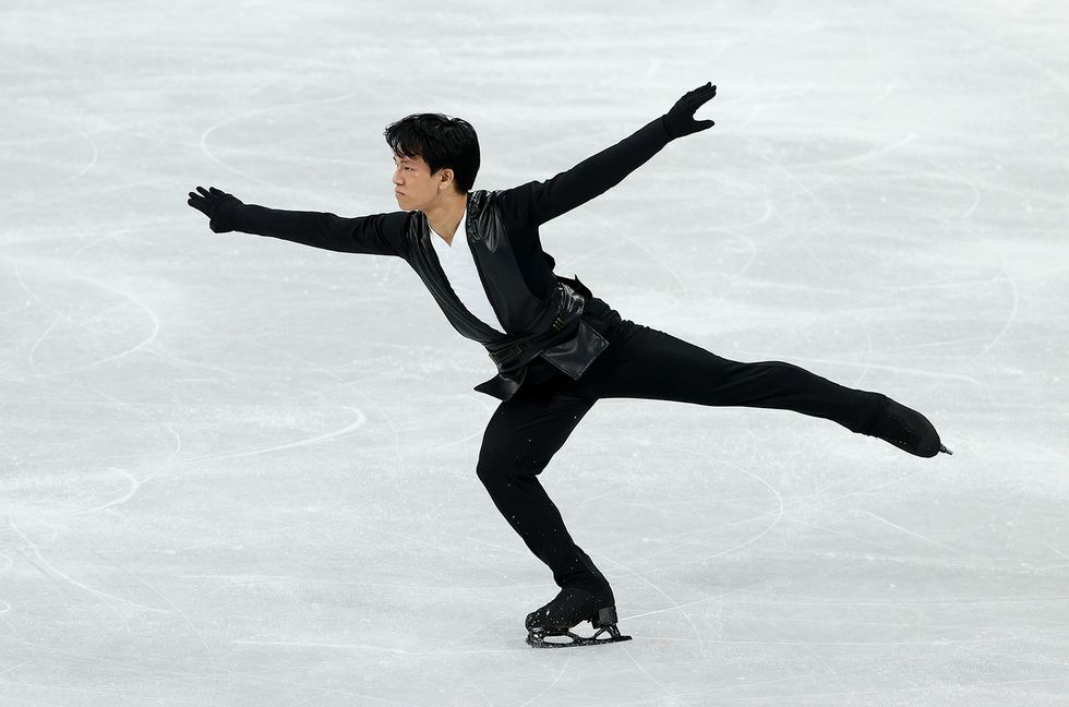 Darth Skater: French Olympian Hits Ice in Jedi Outfit and ‘Star Wars’ Theme Hip-Hop Remix