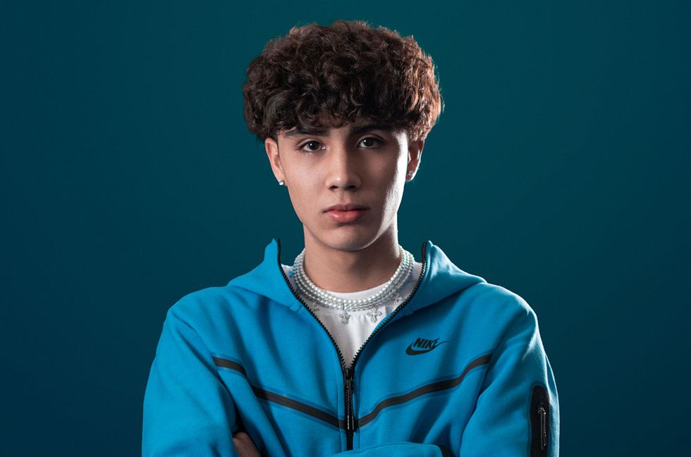 Sierreño Singer-Songwriter DannyLux Signs With Warner Music Latina