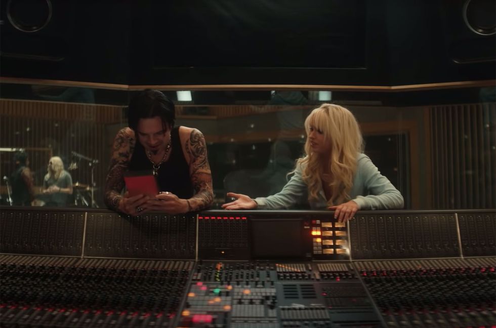 Watch Lily James & Sebastian Stan Transform Into ‘Pam & Tommy’ in New Trailer