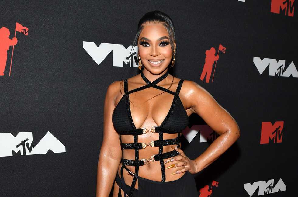 Nelly & Ashanti Cozy Up, Belt Out Usher’s ‘Nice & Slow’