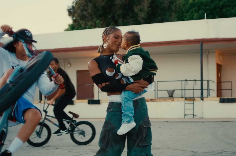 Victoria Monét’s New ‘On My Mama’ Music Video Tributes ’00s Southern Black Culture: Watch