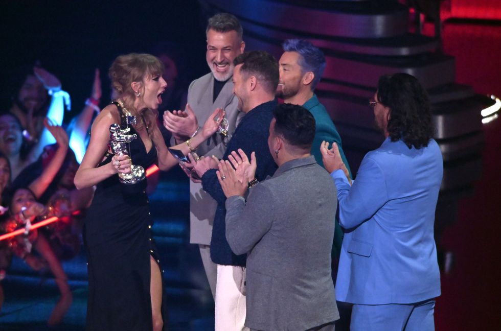 When Taylor Met Justin: Check Out Footage of Taylor Swift Freaking Out During 2023 VMAs *NSYNC ‘Pop Personified’ Moment