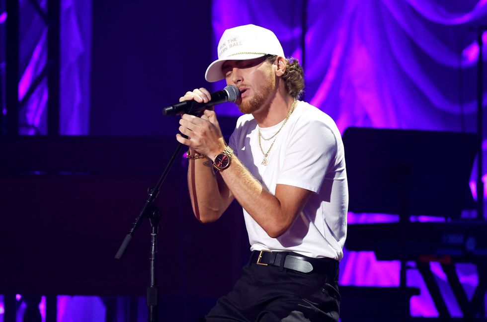 Bailey Zimmerman Celebrates HARDY at ACM Honors With ‘Signed, Sober You’ Performance