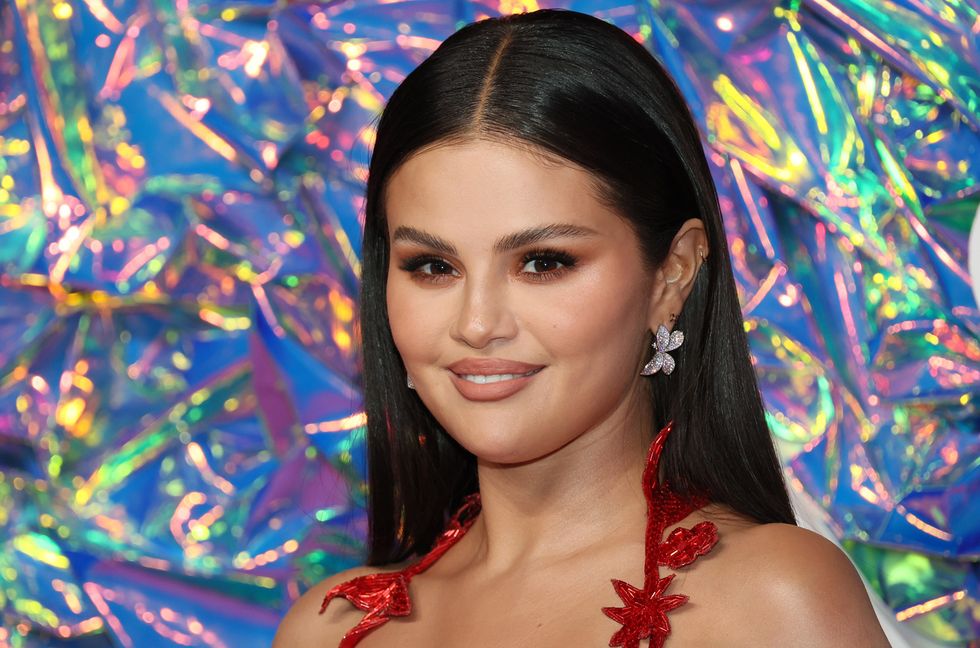 Selena Gomez Joins Coldplay For Surprise ‘Let Somebody Go’ Live Performance