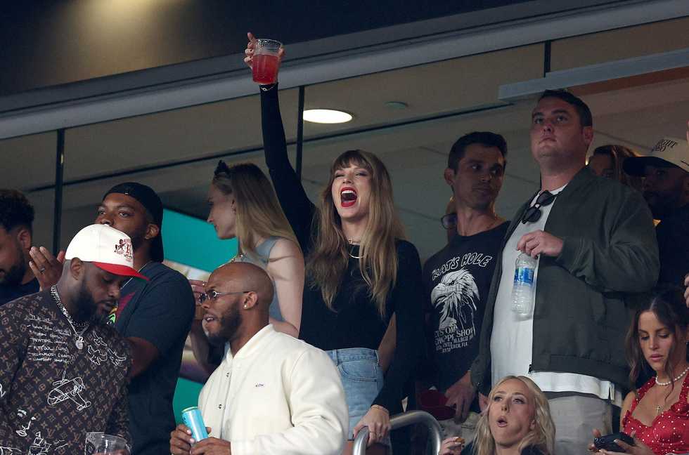 Carson Daly Uses Taylor Swift References to Explain the Kansas City Chiefs vs. New York Jets Game