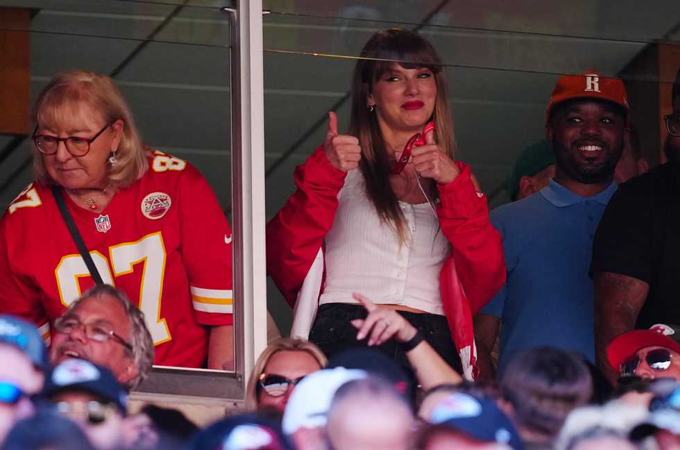 You Have to See This Adorable Video of Taylor Swift Hugging Travis Kelce’s Mom