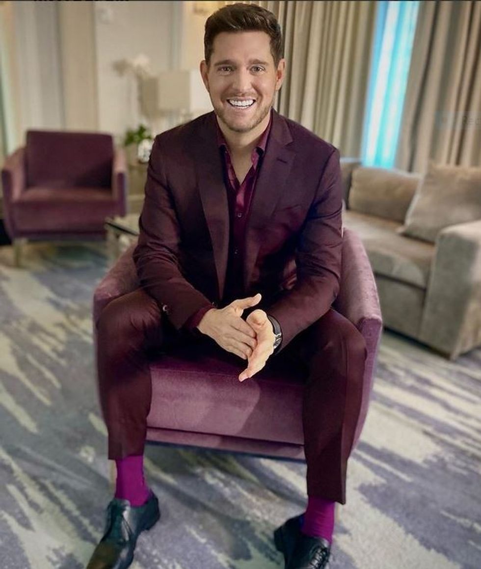 Adele Sets Record At No. 1, and Michael Bublé Rings In Xmas