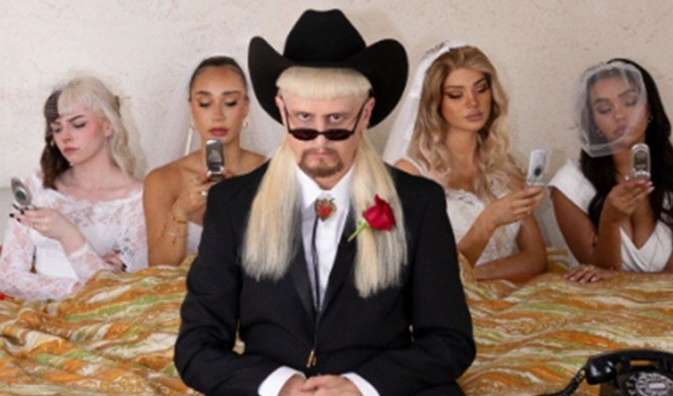 Encanto S/T Remains No. 1 For 5th Consecutive Week