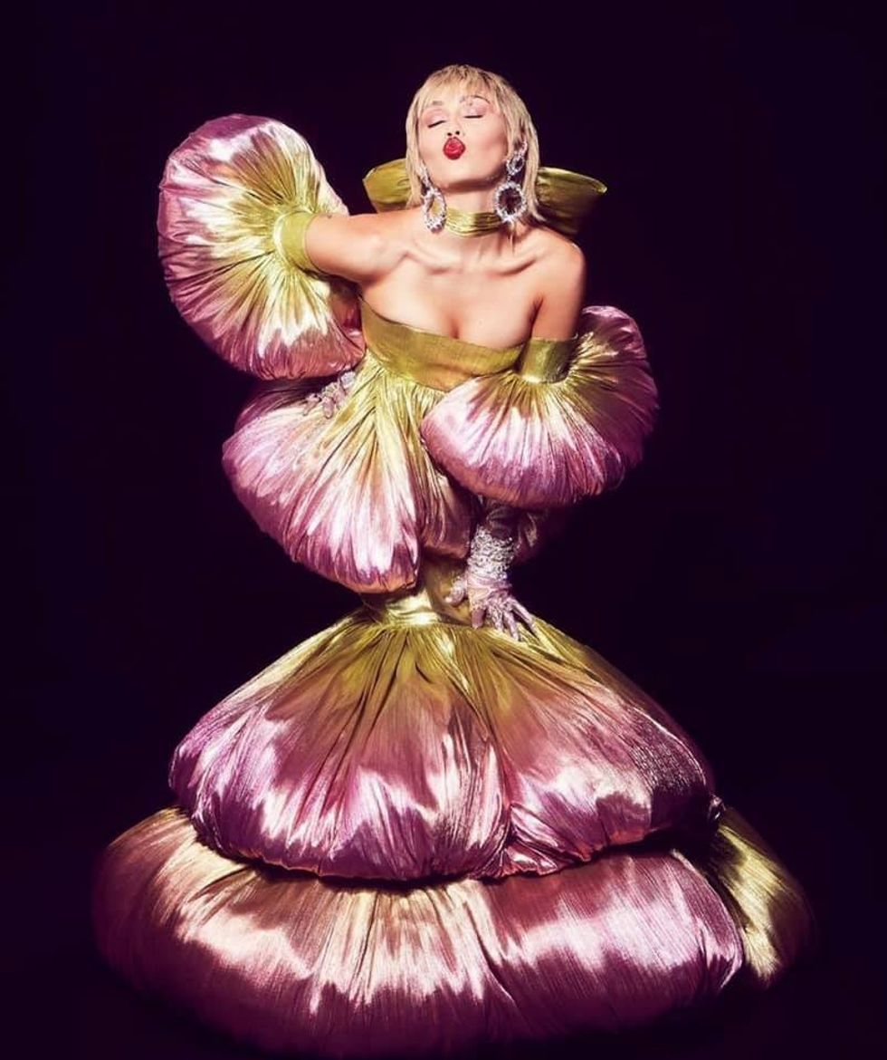Miley Cyrus, Michael Bublé Tip Ariana Grande Into 3rd Place