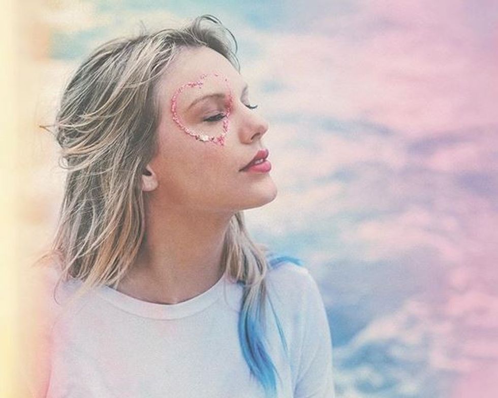 Taylor's Swift Return To No. 1
