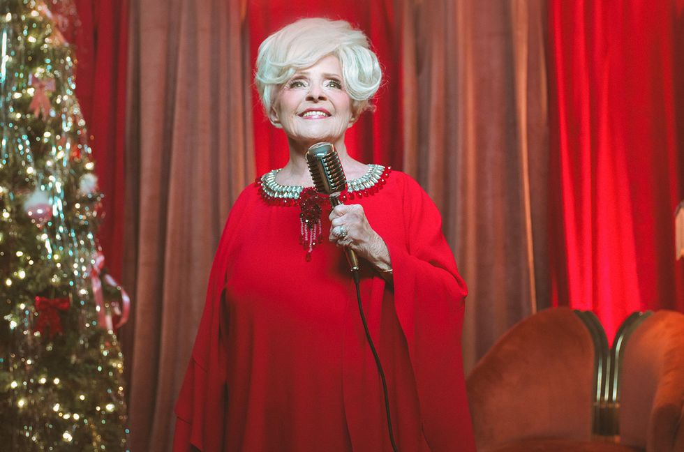 Brenda Lee’s ‘Rockin’ Around the Christmas Tree’ Jingles Back to No. 1 on Billboard Hot 100