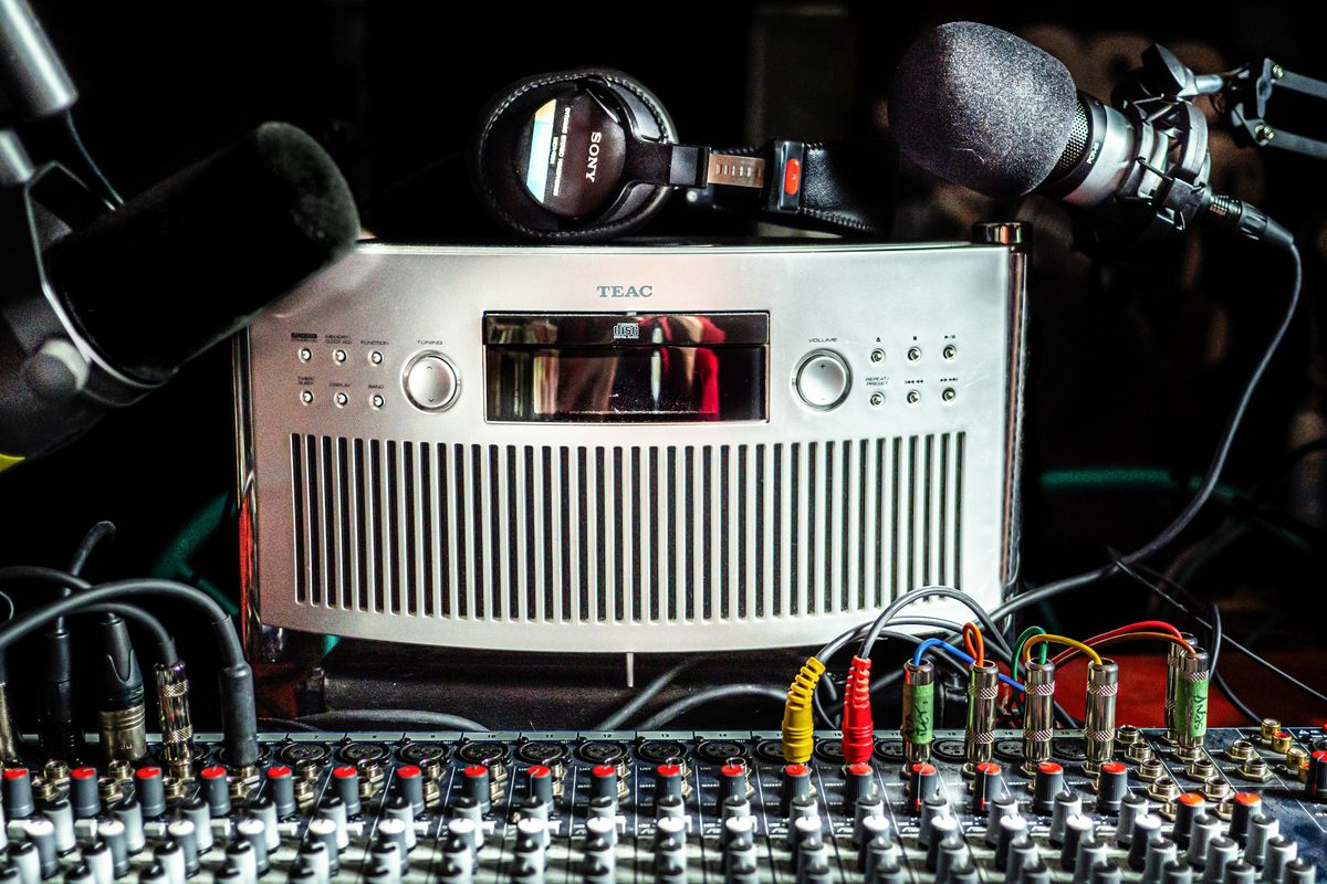 Trois initiés de la radio évoquent l'état de la radio canadienne