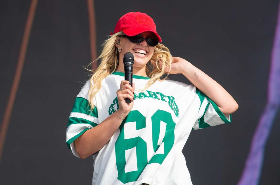 ‘Dick Clark’s New Year’s Rockin’ Eve With Ryan Seacrest 2025′ Adds Alanis Morissette, Reneé Rapp, Blake Shelton, Kesha