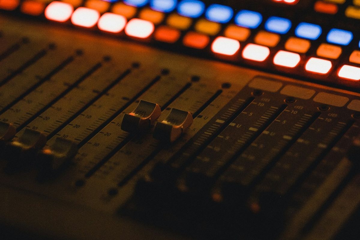 Une station de radio du Nouveau-Brunswick diffuse accidentellement une chanson générée par l'IA