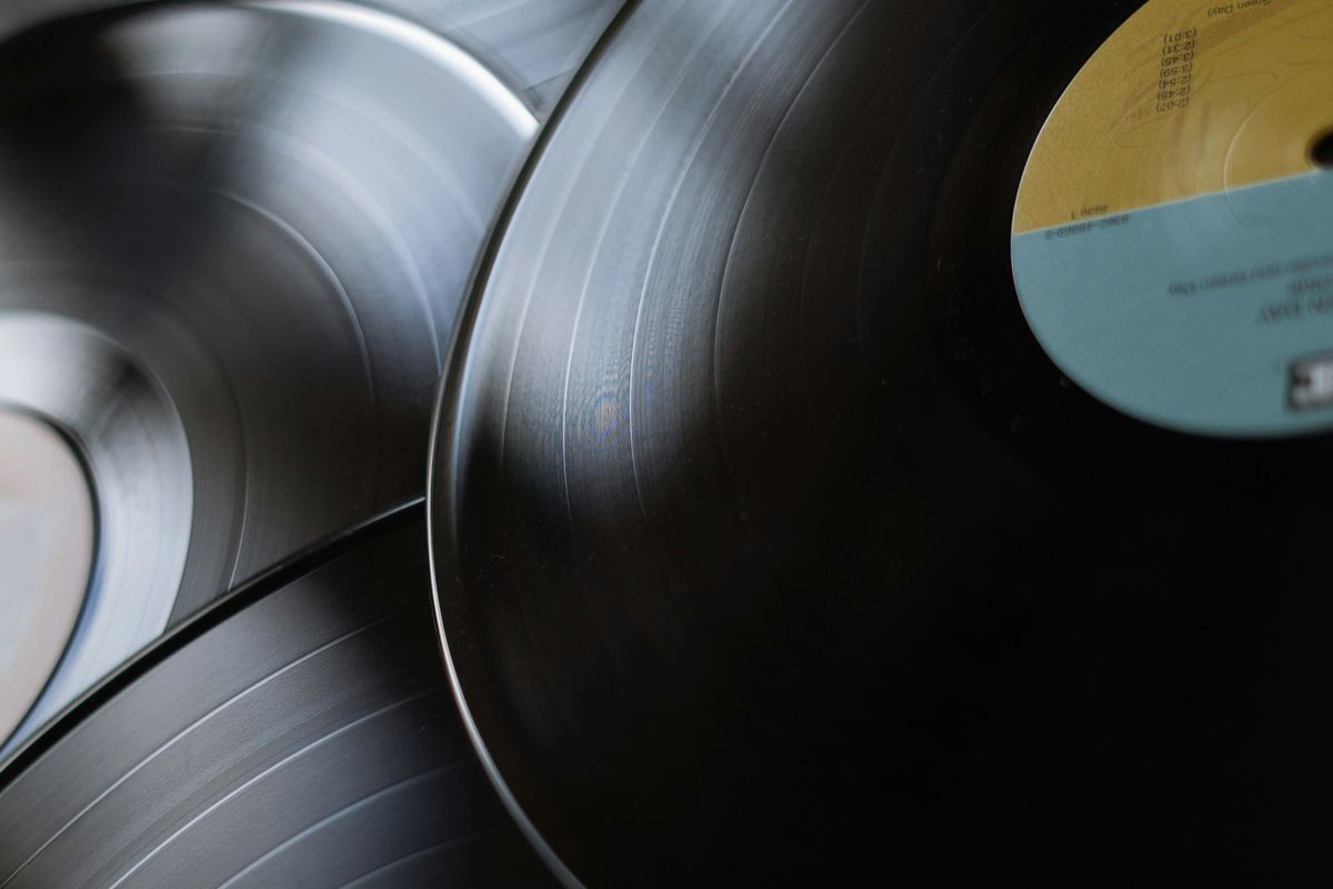 Canadian Vinyl Manufacturer Promises To Absorb Tariff Costs For American Customers