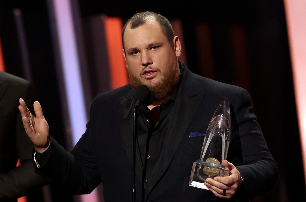 2022 CMAs: Luke Combs, Chris Stapleton & All the Record-Setters