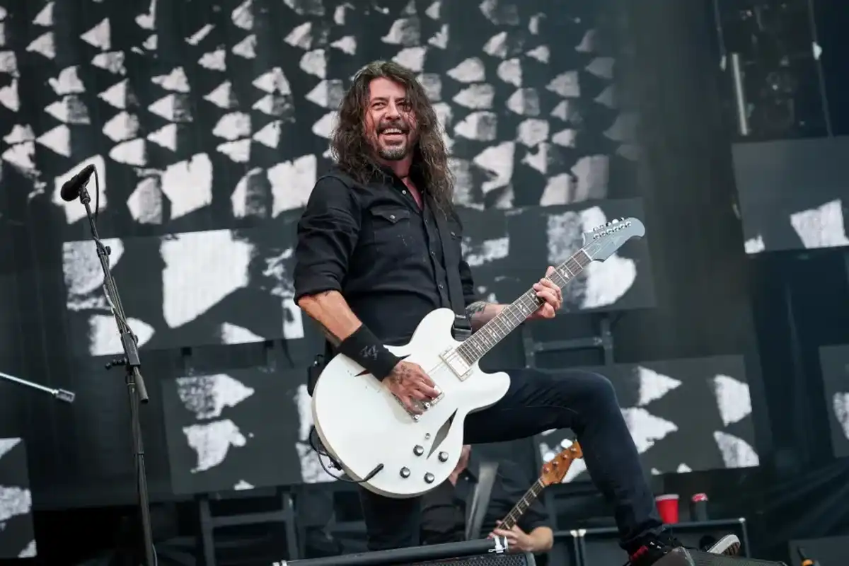 In Lead-Up To Overseas Dates, ‘Foo Fighters Assemble’ in Pics Before First Shows With New Drummer