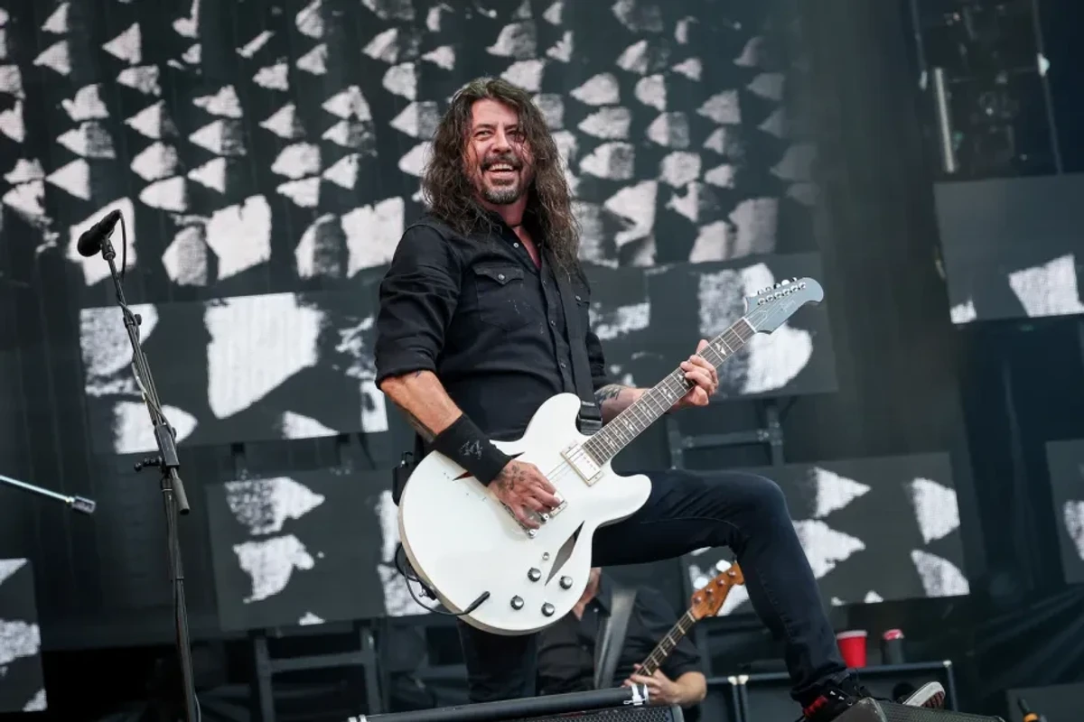 In Lead-Up To Overseas Dates, ‘Foo Fighters Assemble’ in Pics Before First Shows With New Drummer