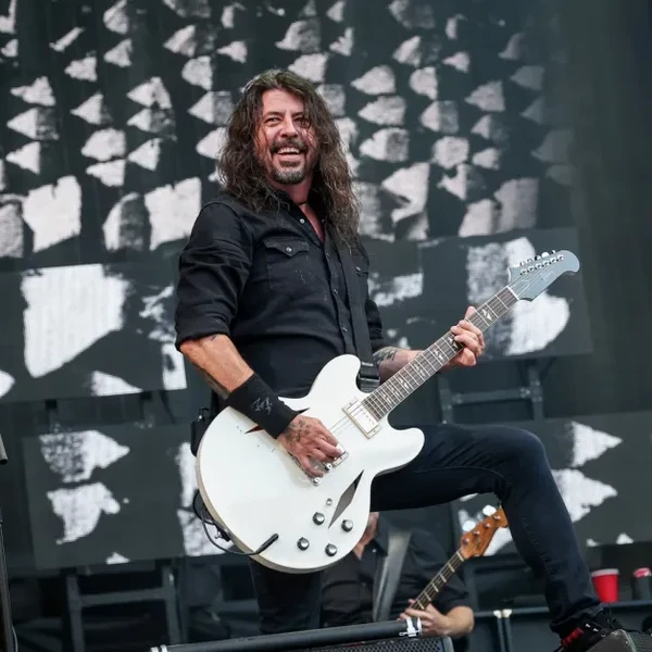 In Lead-Up To Overseas Dates, ‘Foo Fighters Assemble’ in Pics Before First Shows With New Drummer