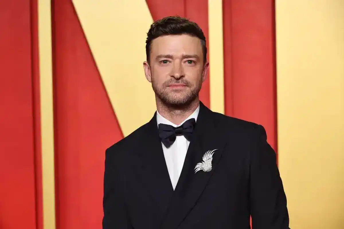 Justin Timberlake Pays Emotional Tribute to D’Angelo For Inspiring Him: ‘You Took R&B And Put It In All Capitals’