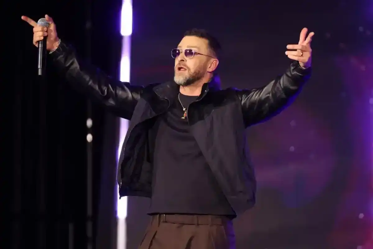 Justin Timberlake Performs for the First Time Since Revealing Lyme Diagnosis to Honor Pharrell