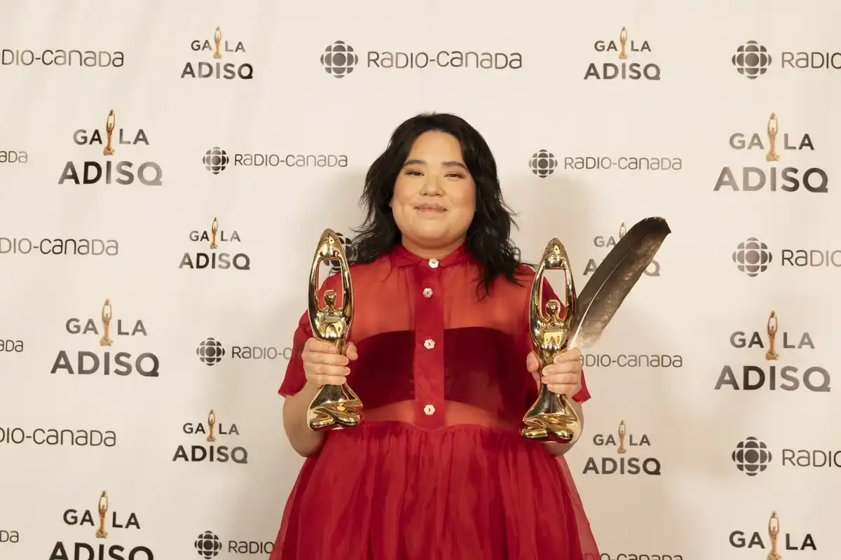 Kanen with her two trophies from ADISQ 2023