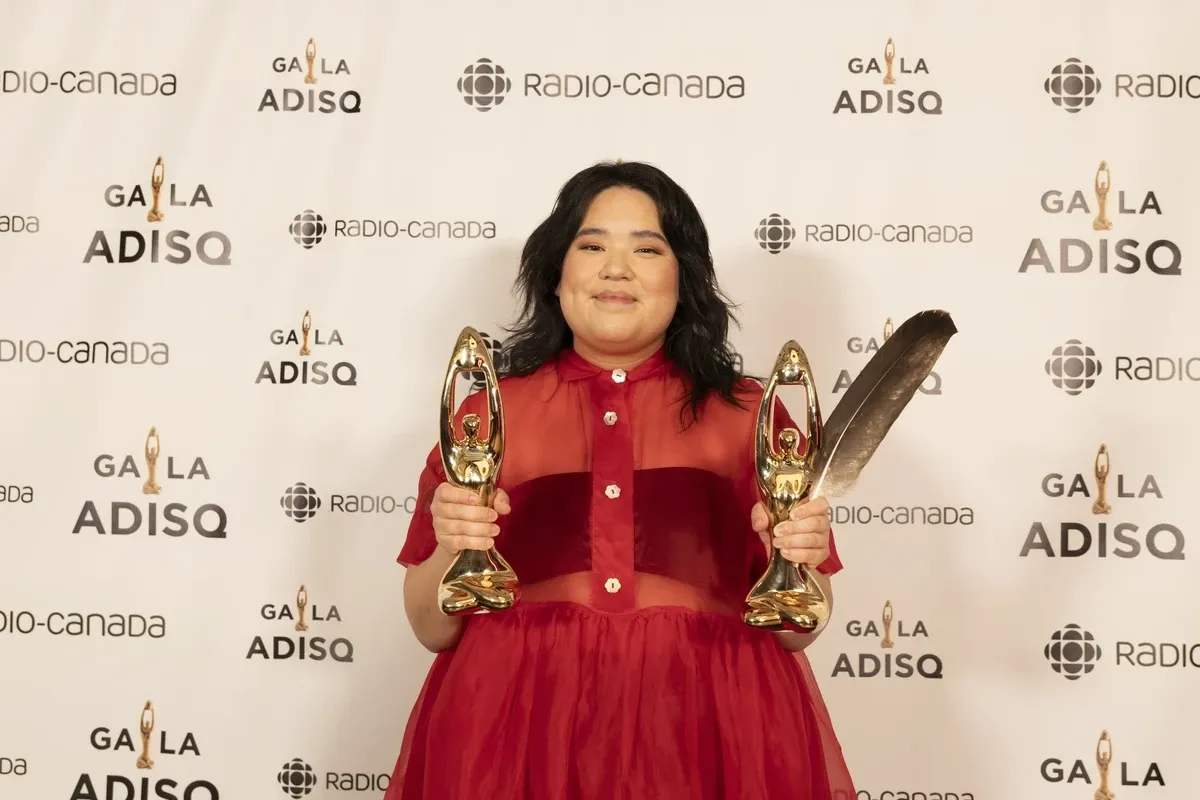 Kanen with her two trophies from ADISQ 2023​