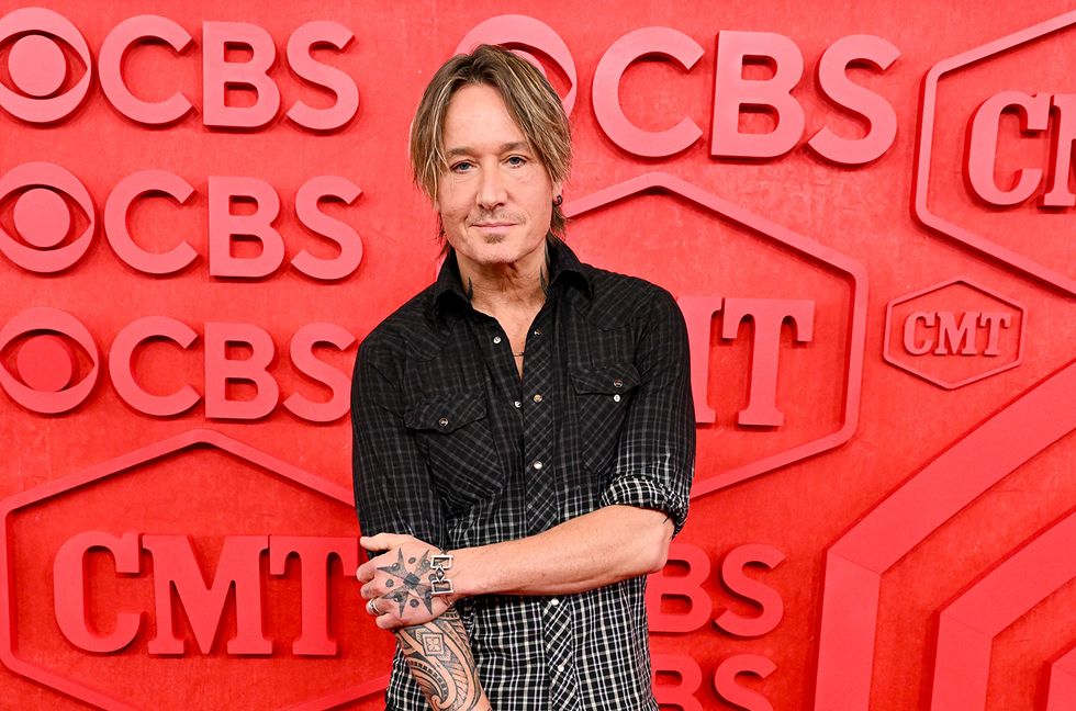Keith Urban Plays Solo Acoustic Cover of Ariana Grande’s ‘We Can’t Be Friends,’ Calls It ‘Audible Heroin’