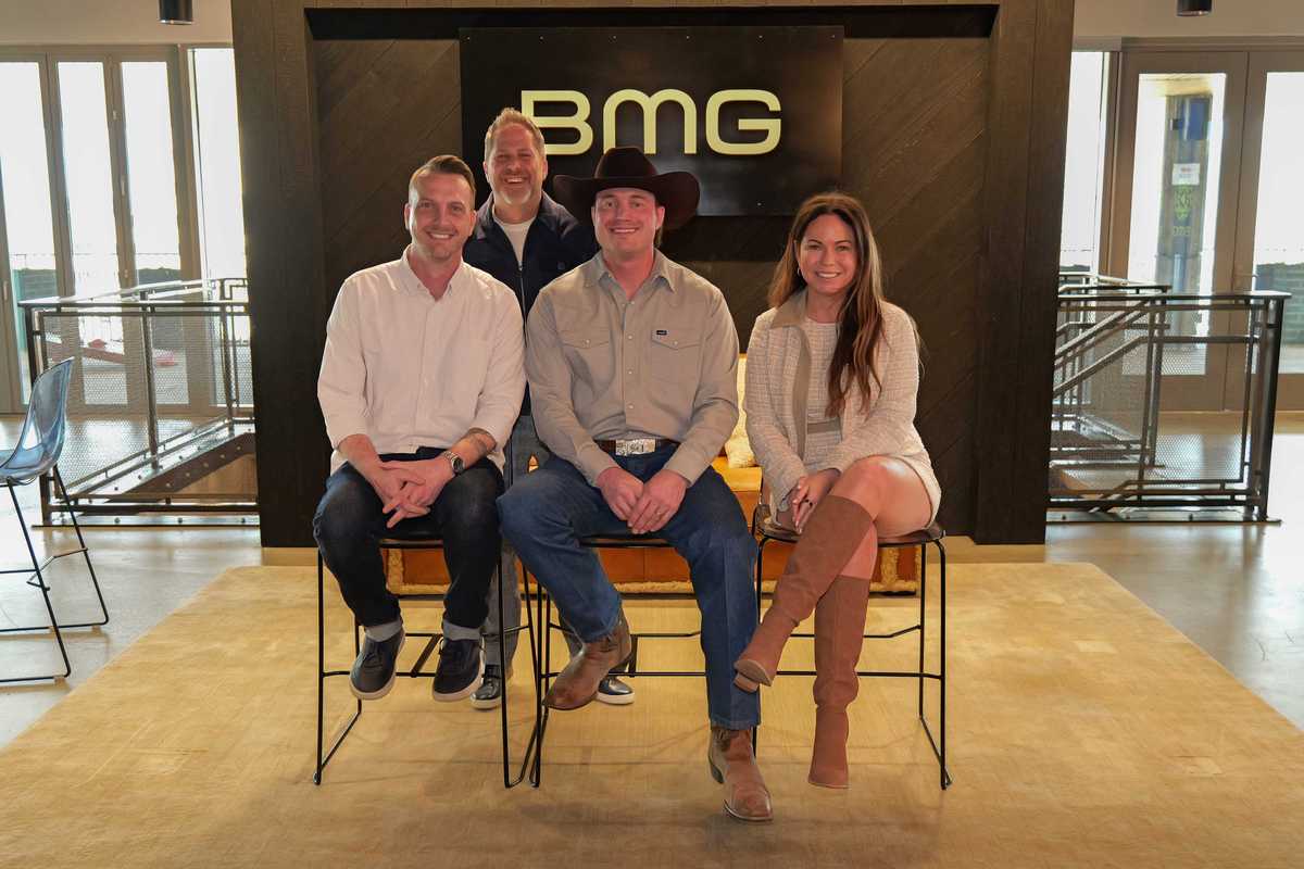 (L-R): BMG Canada’s Bryan Columbus, BMG North & South America’s Jon Loba, Jade Eagleson, BMG Canada’s Lindsay Hyslop