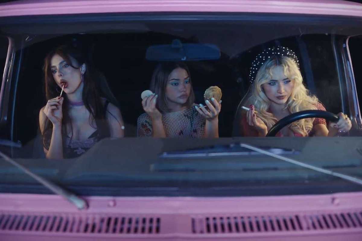 L-R: Margaret Qualley, Madelyn Cline, Sabrina Carpenter