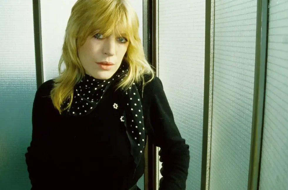 marianne-faithfull-poses-for-a