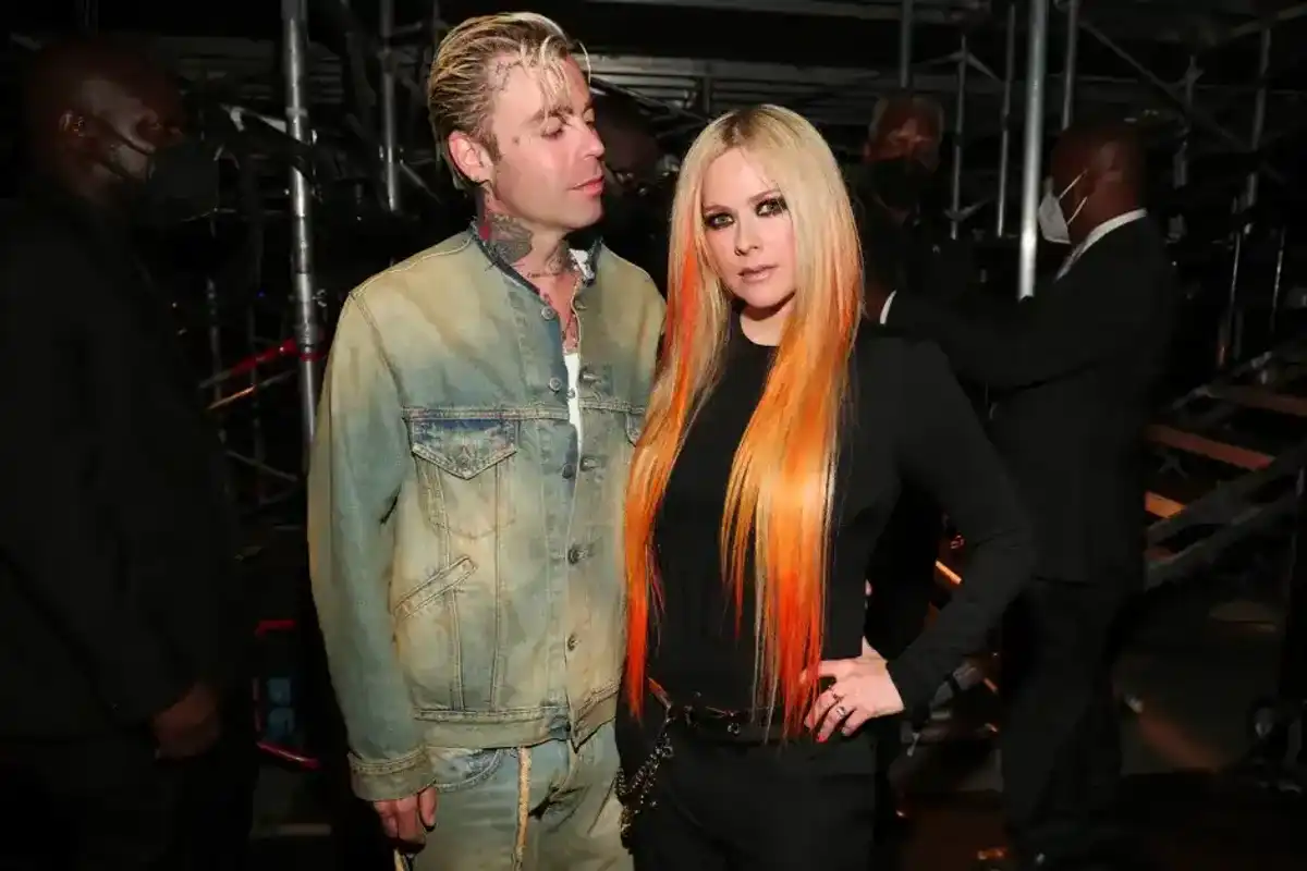 Mod Sun and Avril Lavigne at the 2022 MTV Video Music Awards held at Prudential Center on August 28, 2022 in Newark, New Jersey.