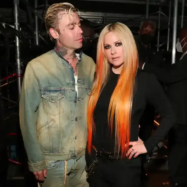 Mod Sun and Avril Lavigne at the 2022 MTV Video Music Awards held at Prudential Center on August 28, 2022 in Newark, New Jersey.