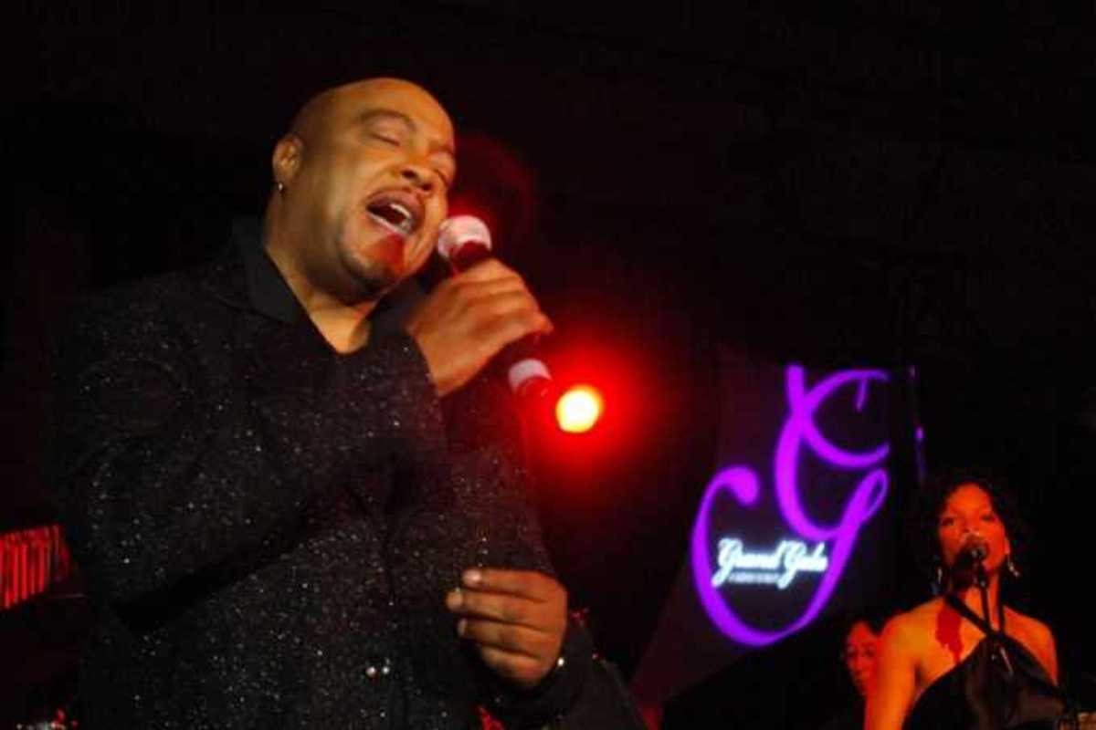 Peabo Bryson performs at the The 6th Annual Grand Gala at Muhammad Ali Center on May 5, 2007 in Louisville, Kentucky.