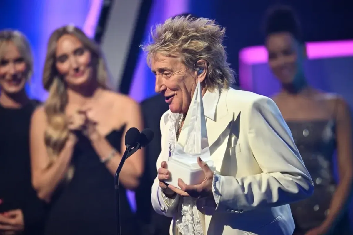 Rod Stewart accepts the Lifetime Achievement Award onstage during the 51st American Music Awards at the Fontainebleau in Las Vegas, Nevada on May 26, 2025.