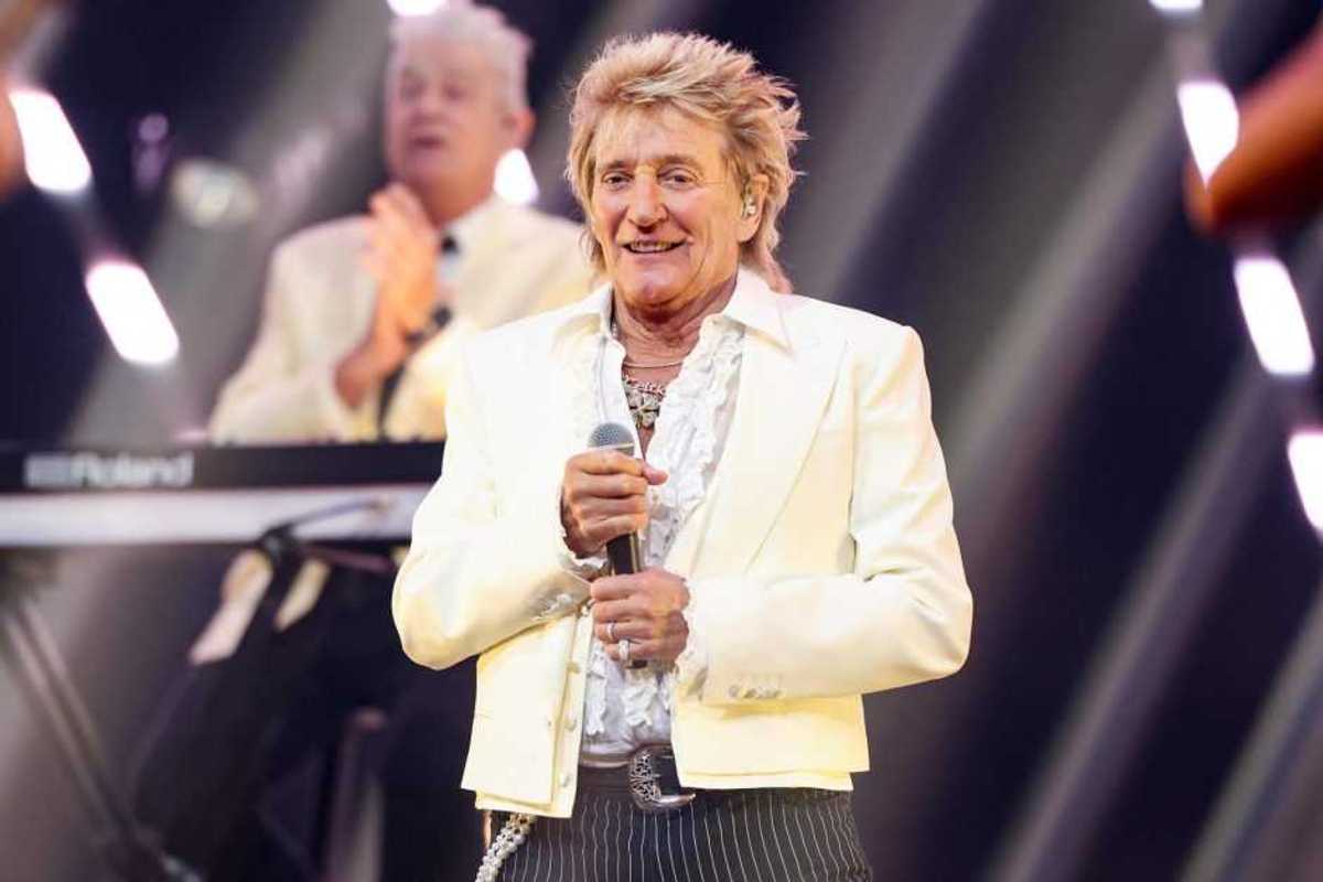 Rod Stewart performs onstage at the 2025 American Music Awards held at the Fontainebleau Las Vegas on May 26, 2025 in Las Vegas, Nevada.