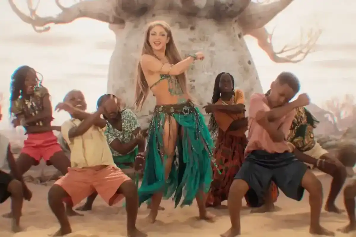 Shakira in "Dai Dai" music video