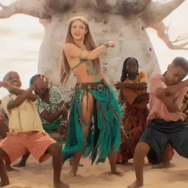 Shakira in "Dai Dai" music video